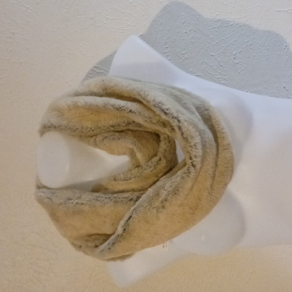 INFINITY SCARF - Picture 1 of 3